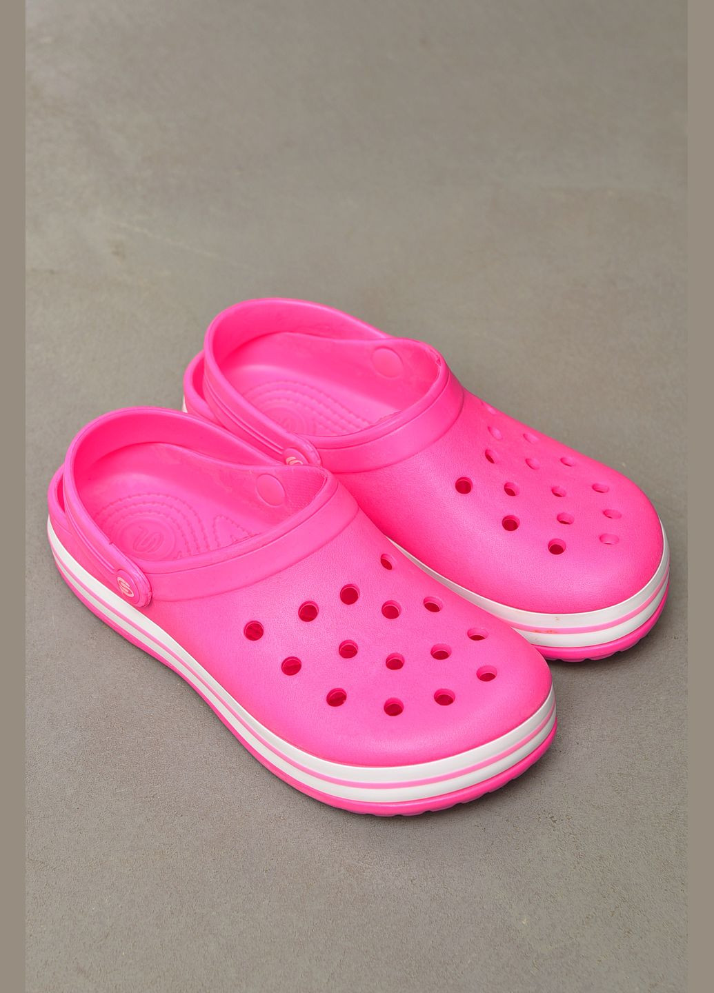 Кроксы женские розового цвета Let's Shop (324747582)