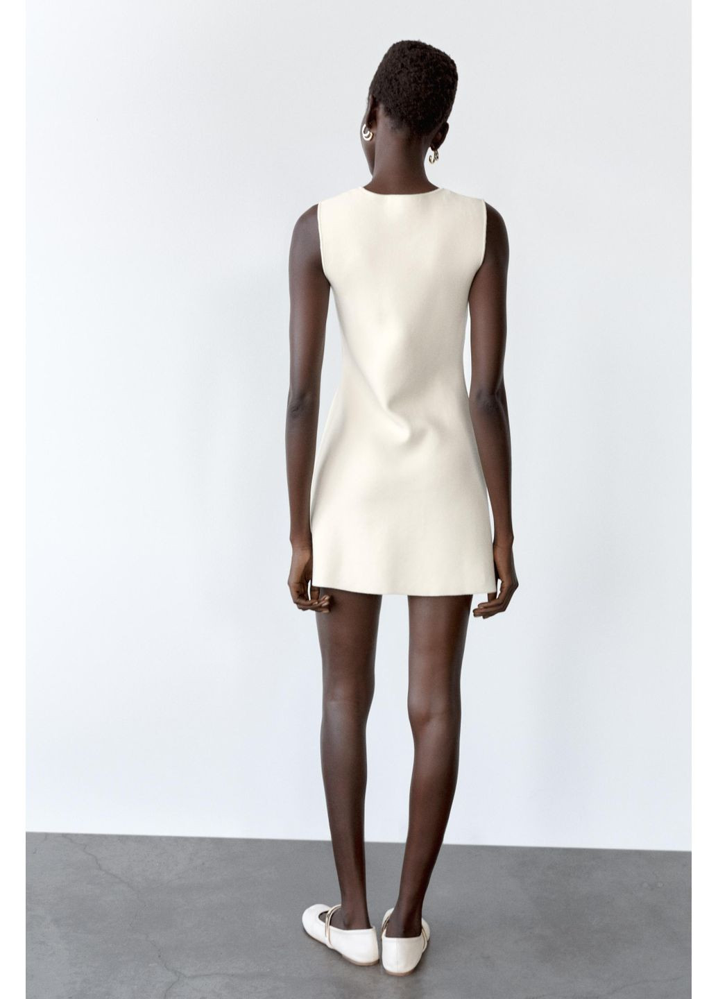 Білий коротка рівна трикотажна сукня Zara