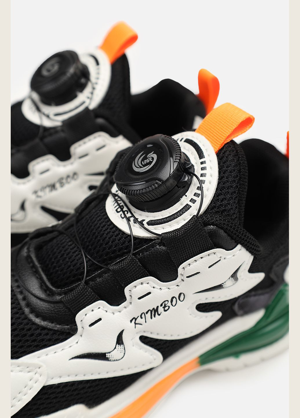 Чорно-білі Осінні кросівки на пласкій підошві для хлопчика колір біло-чорний цб-00272875 Kimboo