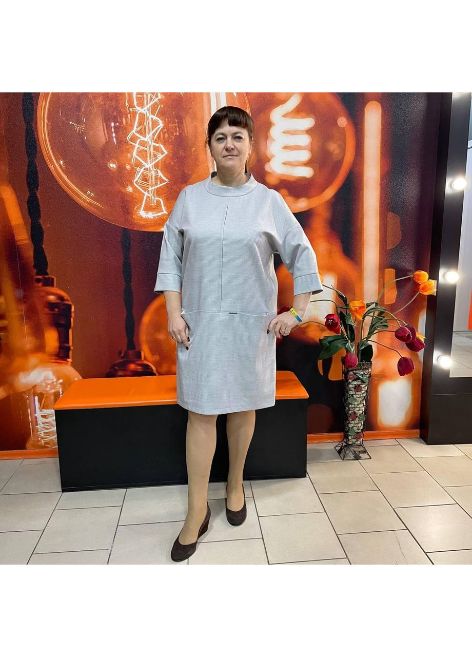 Серое деловое платье j.london вискоза прямая рукав 3/4 два кармана змейка 48 серая J. London