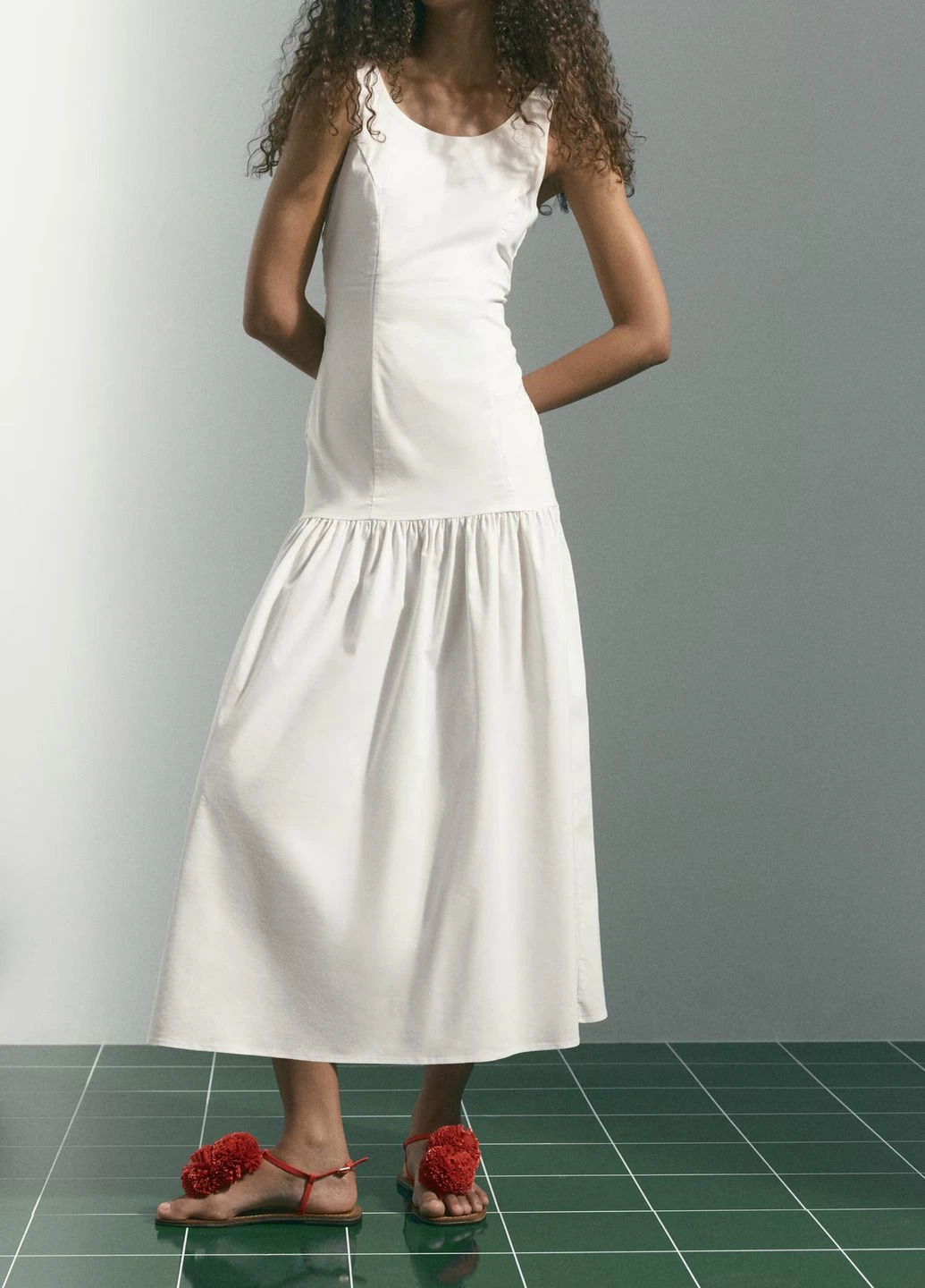 Белое платье H&M однотонное
