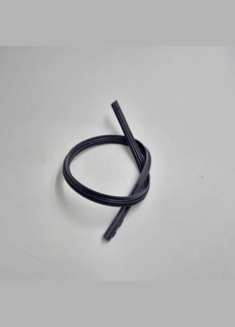 Оригинальная резинка щетки стеклоочистителя водительская 8250A113 550мм Митсубиши Mitsubishi (345739090)