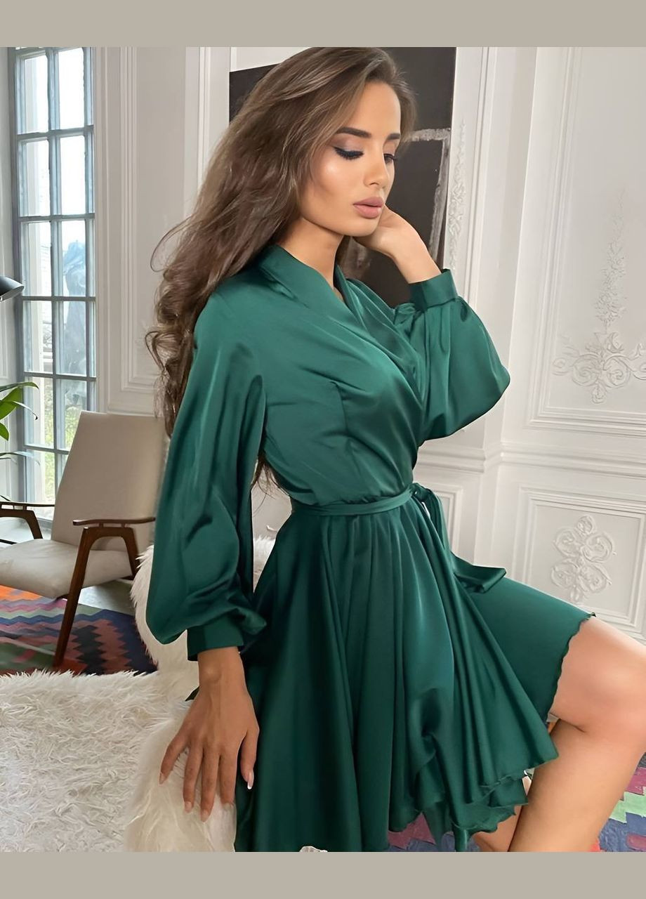 Изумрудное вечернее шелковое платье мини с глубоким вырезом и длинными рукавами с юбкой-солнце MonCher