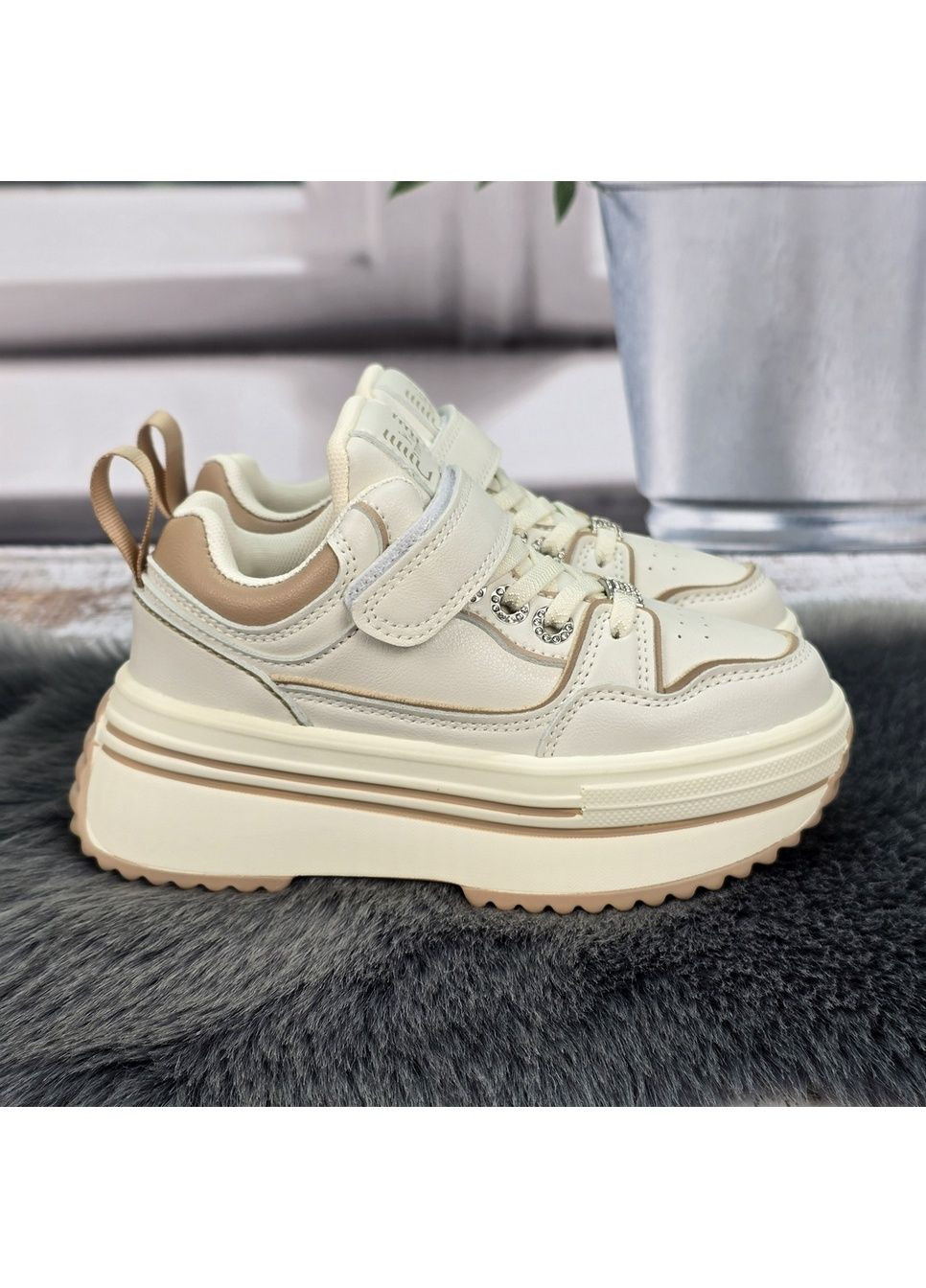 Молочные демисезонные кроссовки детские для девочки Fashion