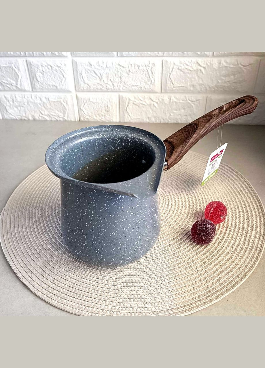 Серая турка для варки кофе из углеродистой стали 1100 мл с ручкой под дерево Kamille (303209560)