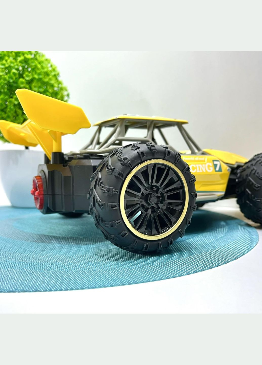 Машинка на радиоуправлении с парогенератором и светом 32,5см 1:12 Желтая (W3383) No Brand (306549359)