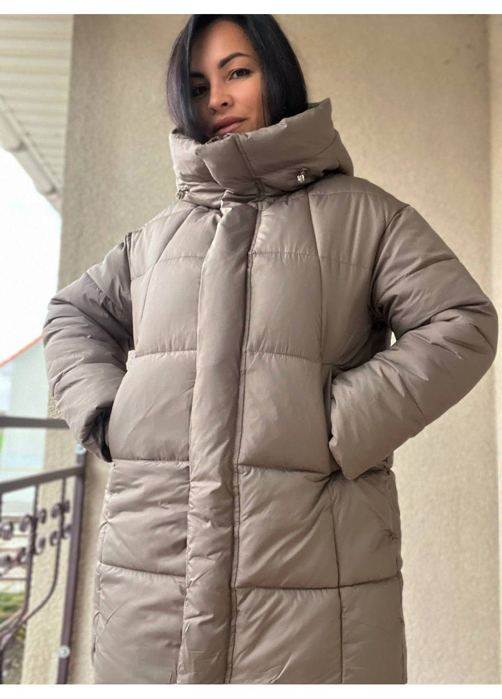 Коричнева демісезонна куртка жіноча 9045 довга стегана з капюшоном пальто коричнева Lady yep