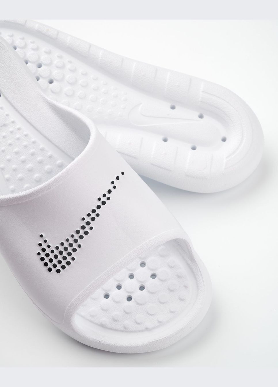 Тапочки чоловічі Victori One Shower Slide CZ5478-100 білі Nike (280438285)