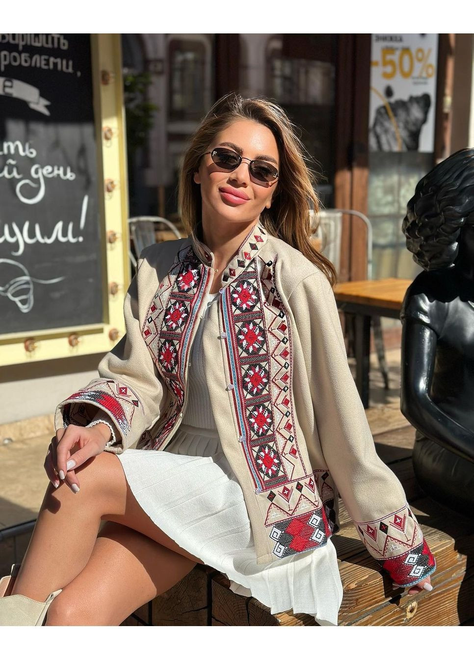Бежевый женский пиджак с вышивкой на пуговицах ESQ - всесезон