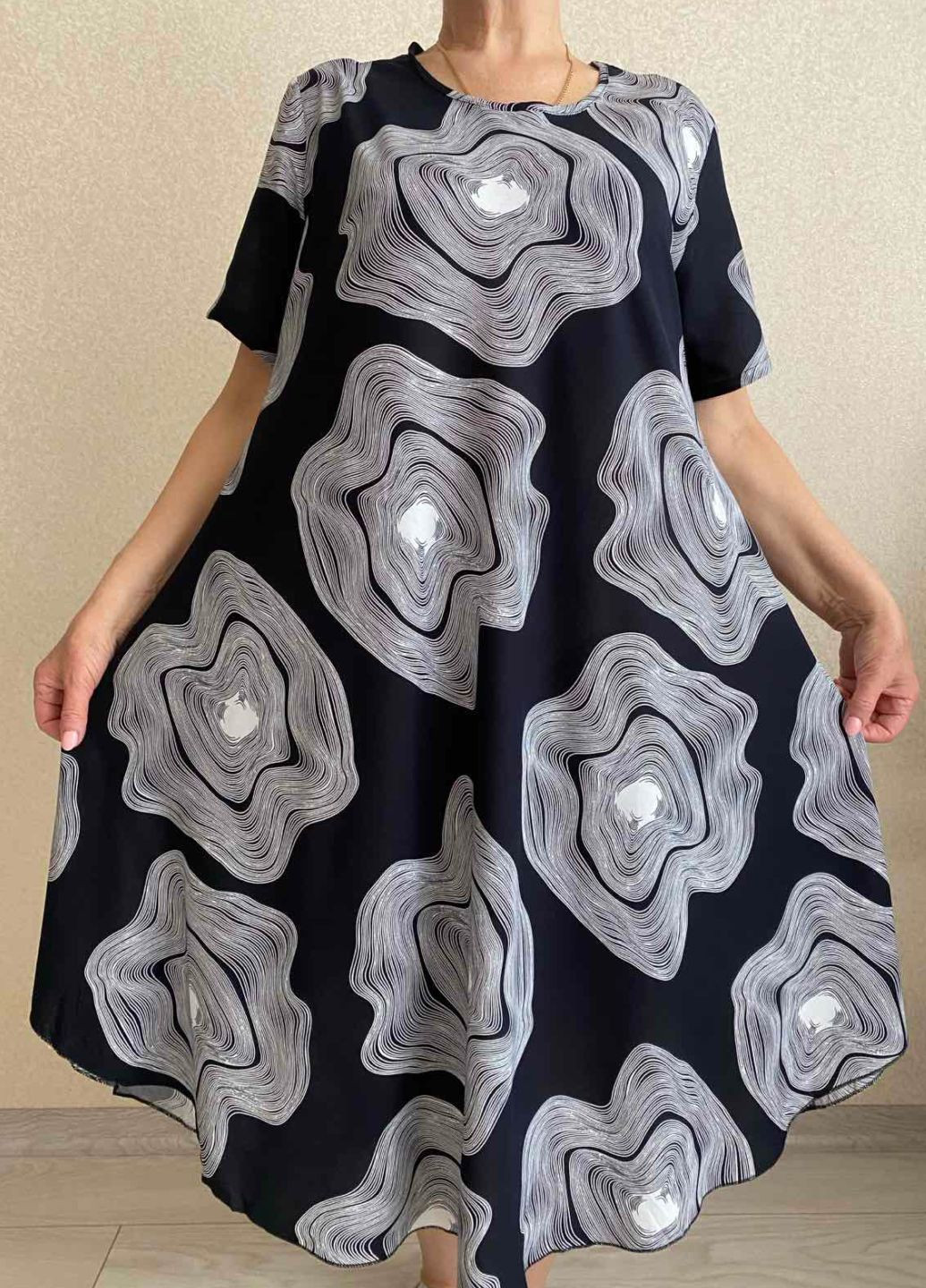 Черно-белое платье женское колокол Xuelixiang с абстрактным узором