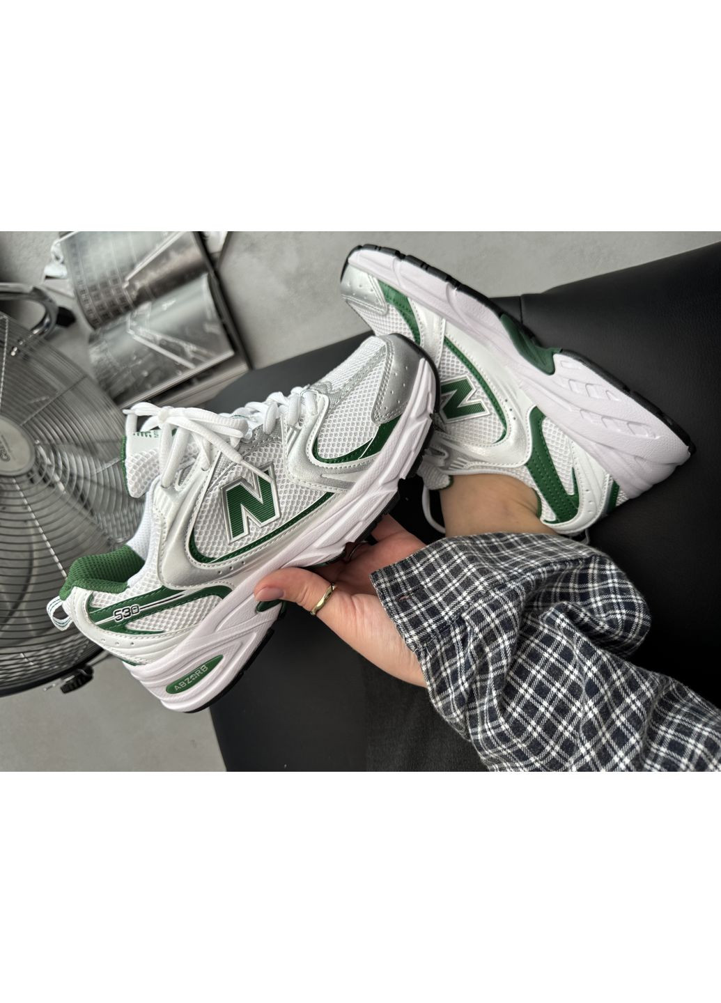 КРОССОВКИ ЖЕНСКИЕ NEW BALANCE 530 SILVER / GREEN НЬЮ БЕЛАНС 530 No Brand серые демисезоны (367167477)