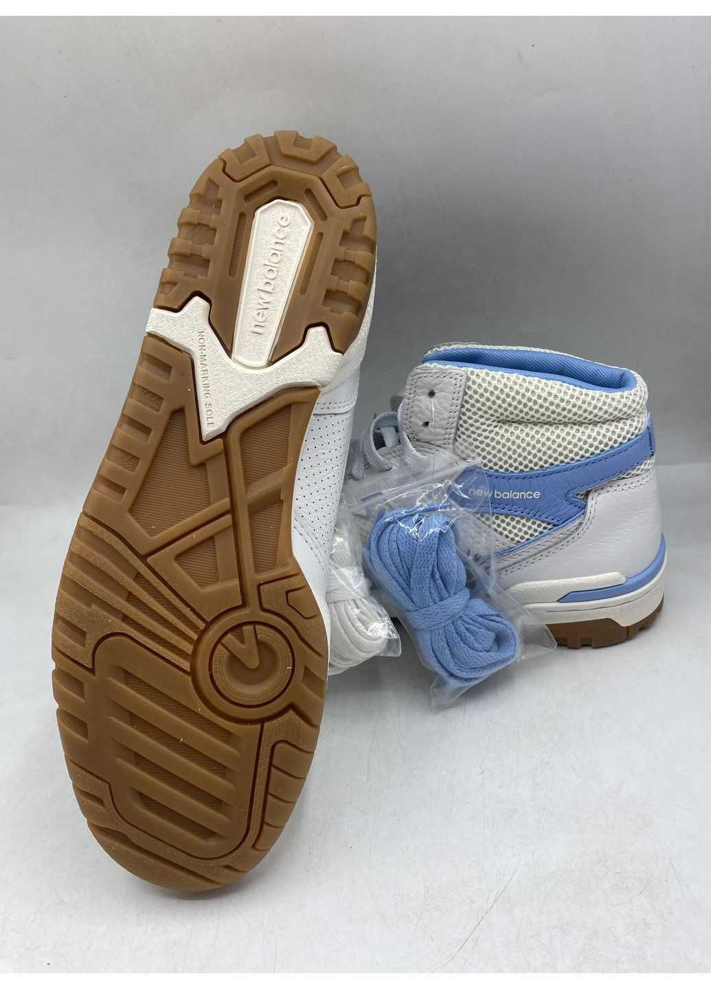 Білі кросівки 650 New Balance