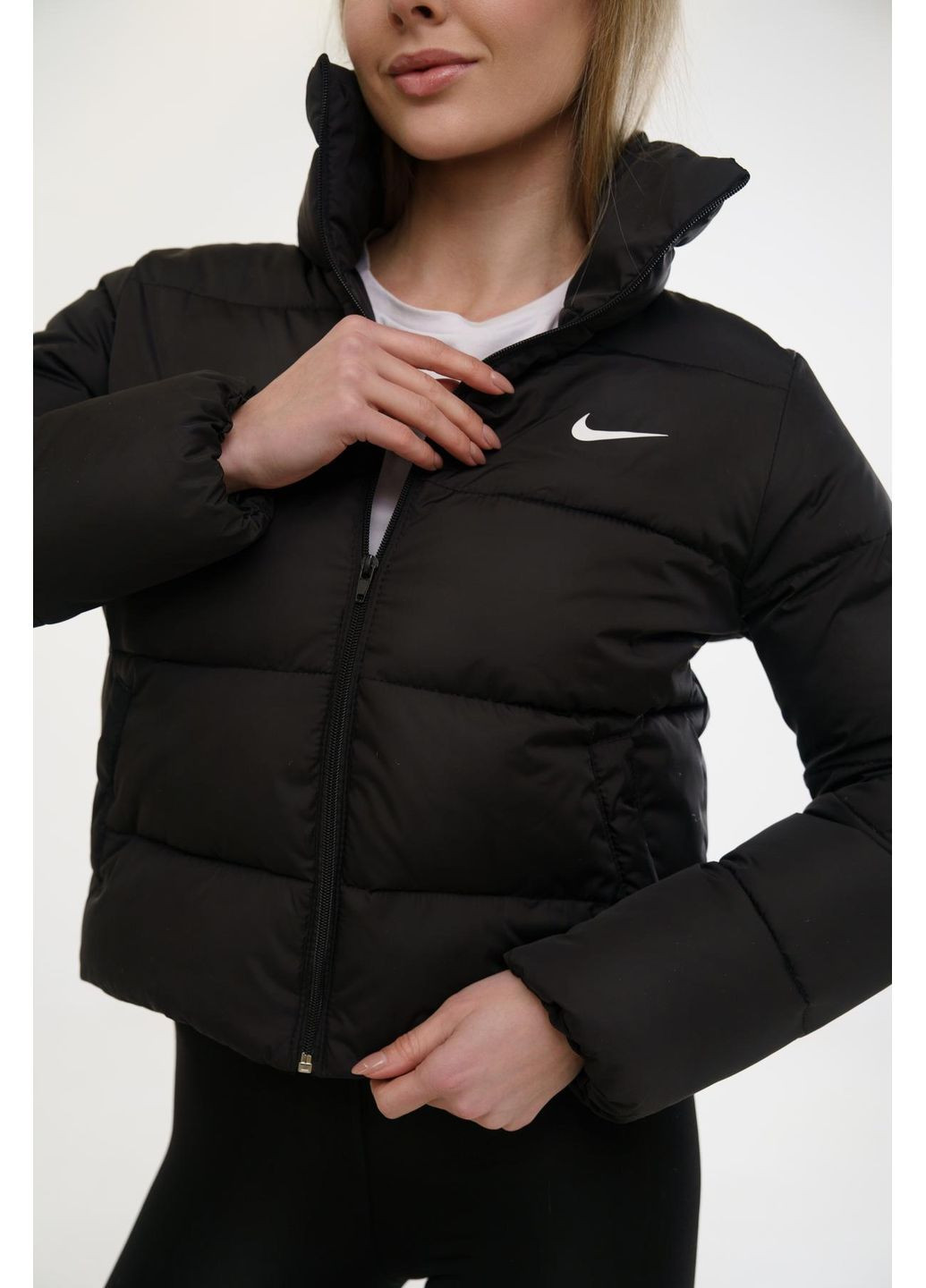 Черная куртка укороченная легкая и практичная легкий воздушный материал No Brand