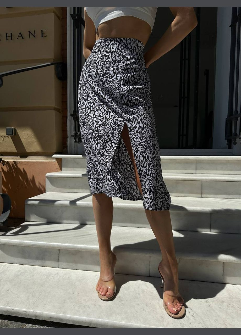 Ніжна спідниця із софту в квітковому принті з розрізом від стегна, приємна до тіла спідниця на потайній змійці ззаду No Brand 665 (295441548)