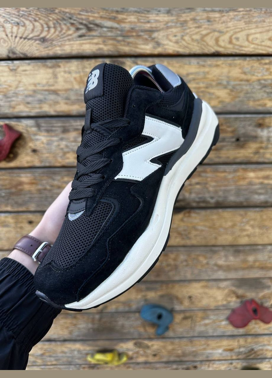 Черные всесезонные замшевые кроссовки No Brand