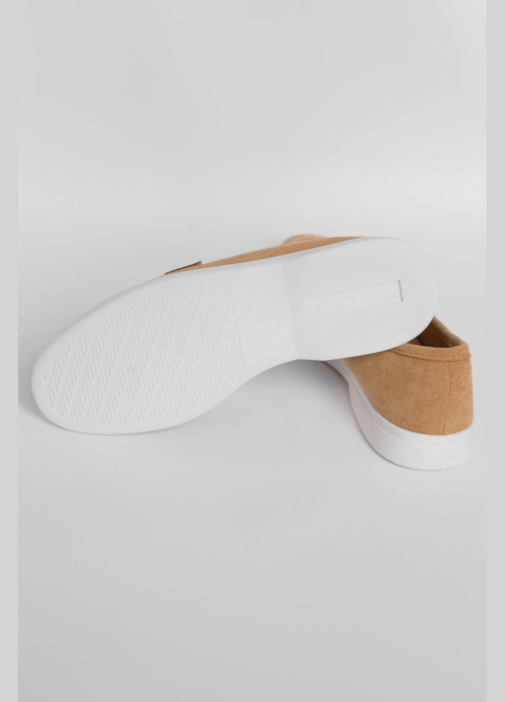 Туфлі-лофери жіночі бежевого кольору Let's Shop (292309004)