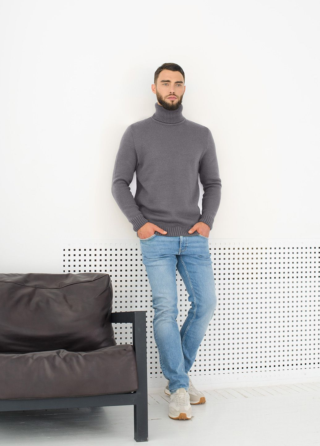 Сірий теплий чоловічий гольф з косим плечовим швом SVTR