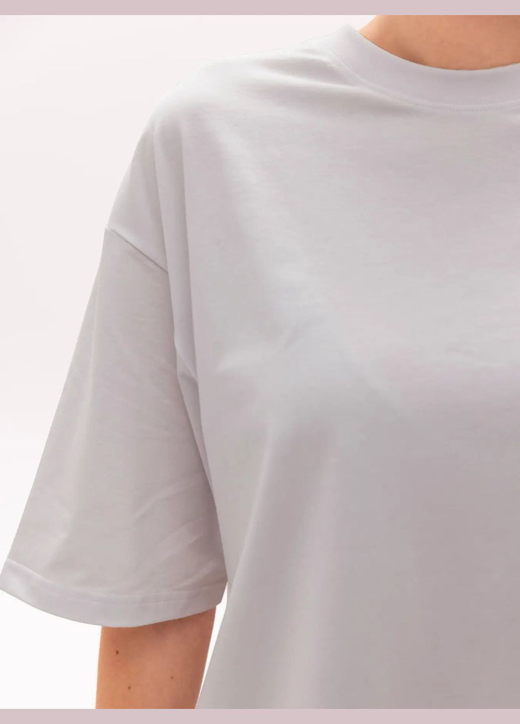 Светло-серая всесезон футболка женская оверсайз с коротким рукавом Роза