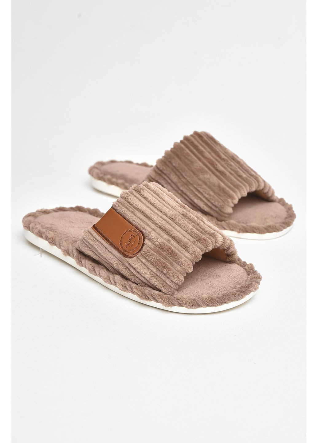 Капці кімнатні чоловічі коричневого кольору Let's Shop (362460777)