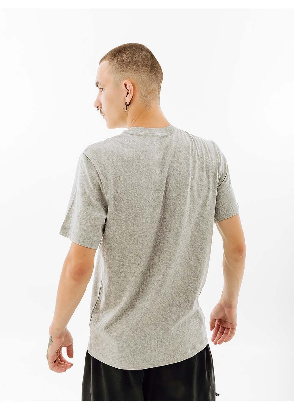 Серая мужская футболка m nsw tee futura 2 серый Nike