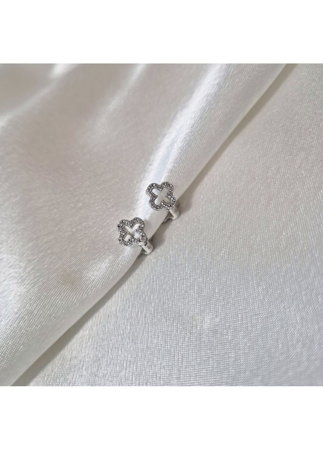 Серебряные серьги Клевер с Белыми камнями серебро 925 пробы Родированное 1623с 2.29г Nobrand (370438656)