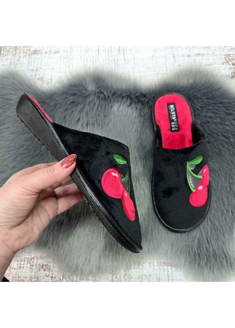 Тапочки жіночі домашні чорні з червоним велюрові із закритим носком Белста (369504710)