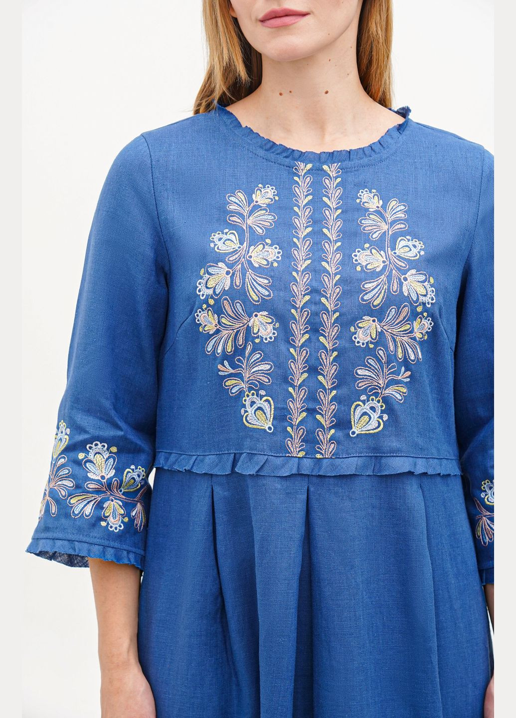 Синя вільна міді сукня-вишиванка з льону з квітковою вишивкою з кишенями ява., р., код 0268/50/309 ГАЛЕРЕЯ ЛЬОНУ