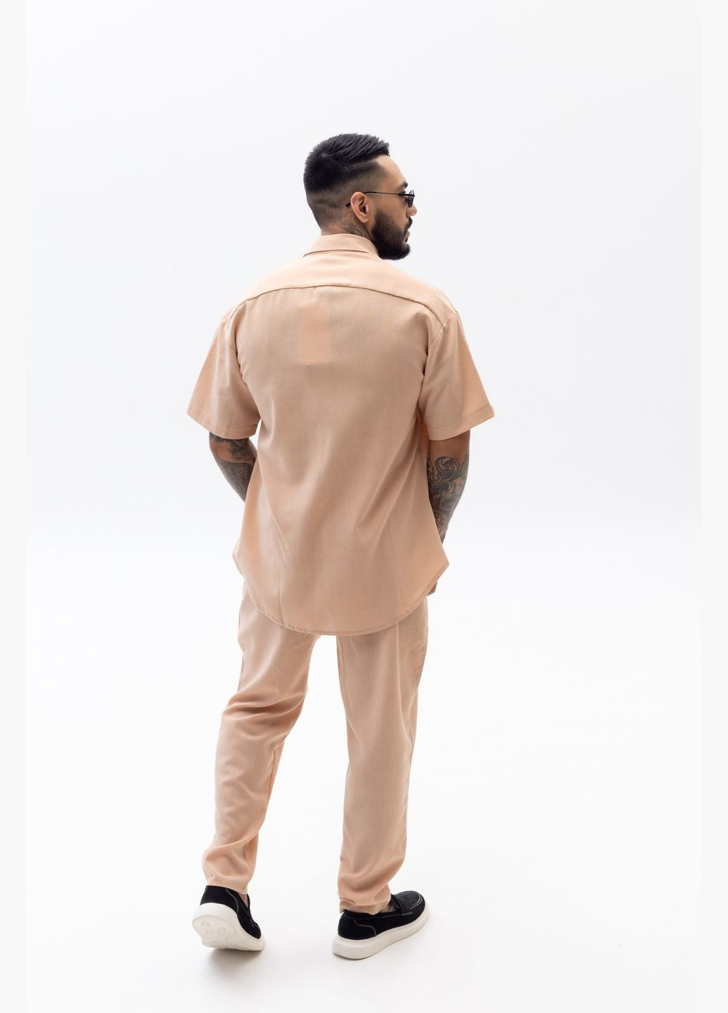 Бежевый летний льняный кэжуал костюм из лого ск с рубашкой, брючный Vakko