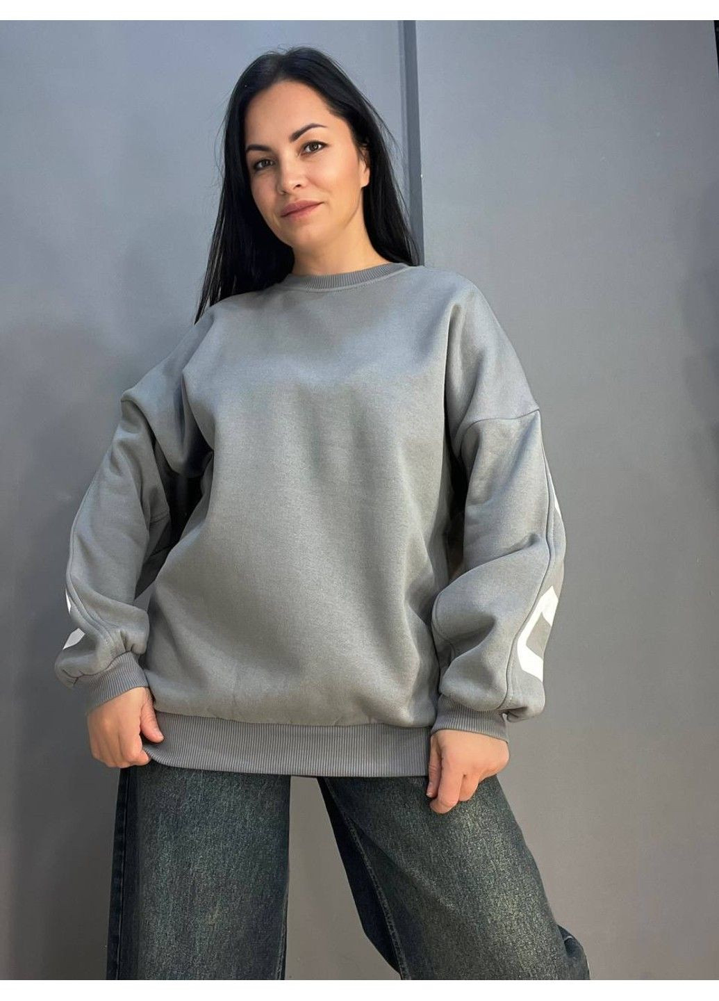 Сірий світшот жіночий davras 8174 оверсайз подовжений напис на спині chicago утеплений на флісі one size сірий (314822880)