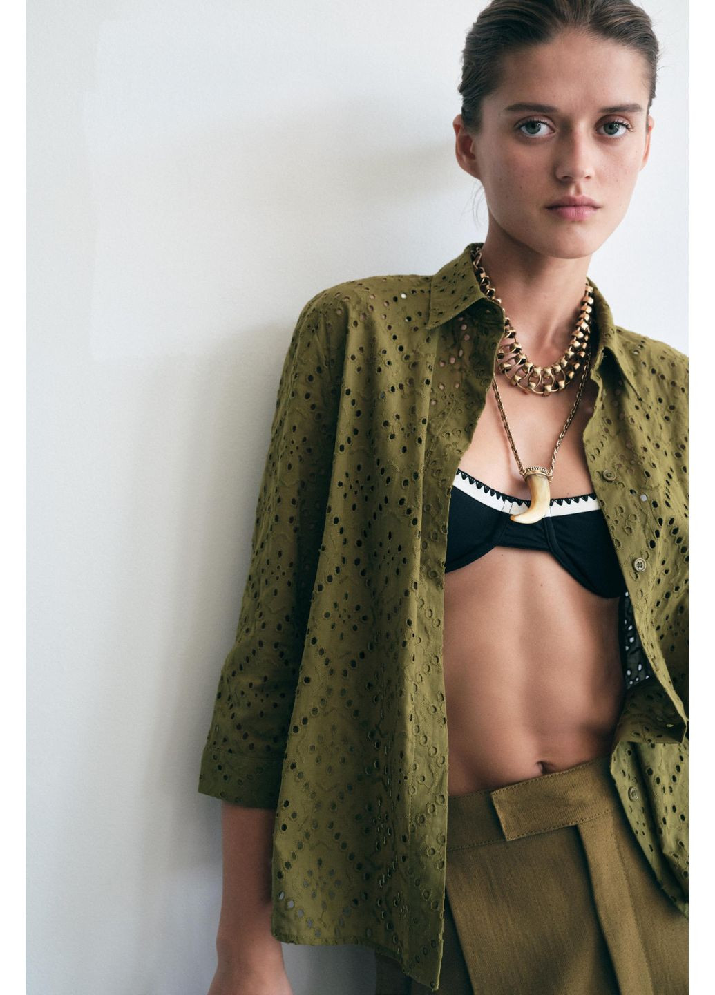 Хакі сорочка zw collection із прорізною вишивкою Zara