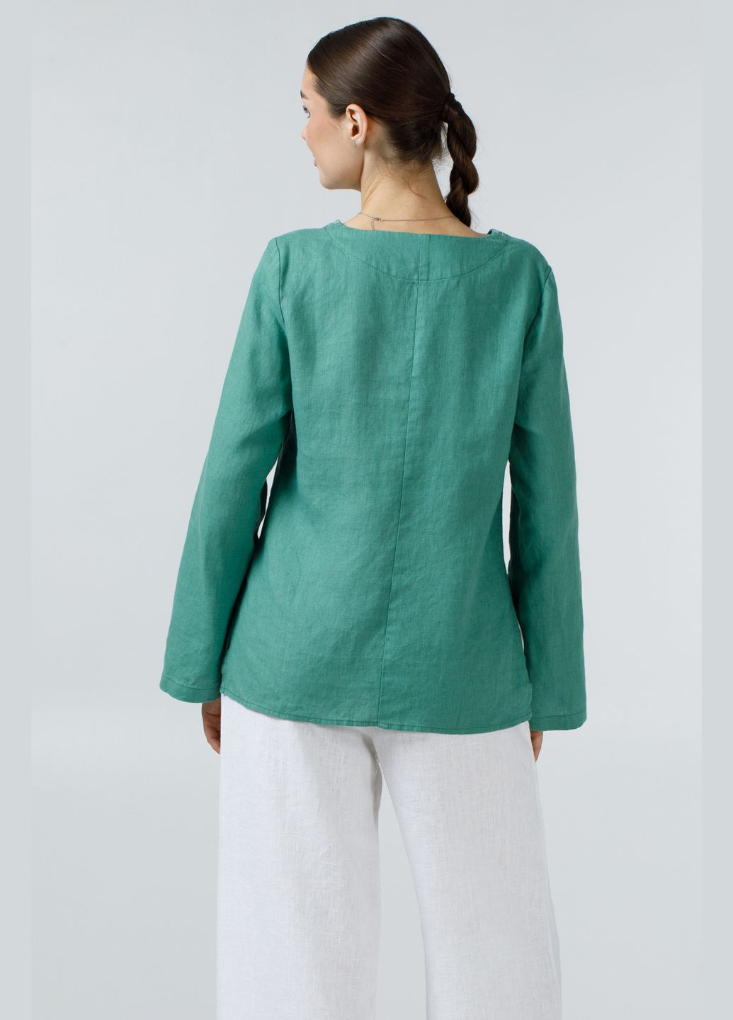 Сіра вишиванка. довга вільна жіноча блуза з льону з квітковою вишивкою та трикутним вирізом вірляна., р., код 9474/40/1621 ГАЛЕРЕЯ ЛЬОНУ