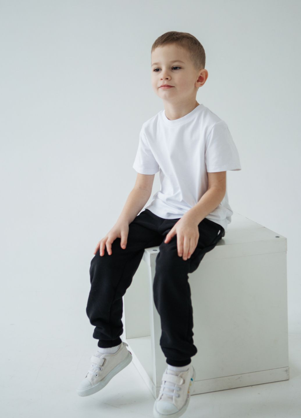 Біла демісезонна футболка дитяча Malwel