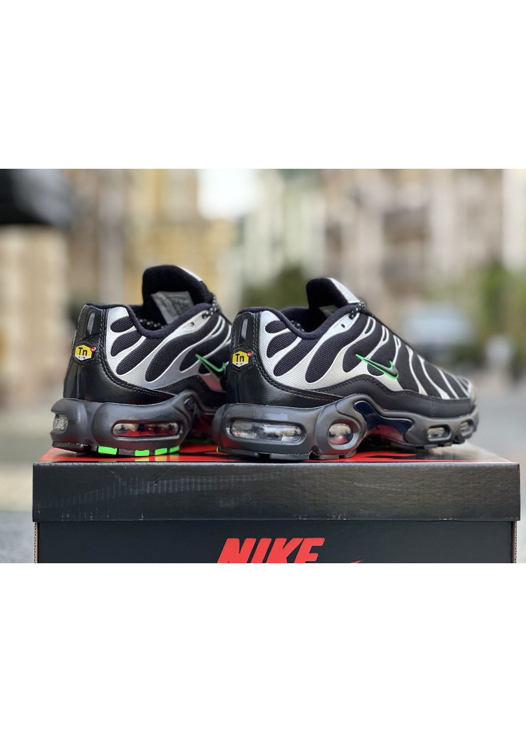 КРОСІВКИ ЖІНОЧІ NIKE AIR MAX PLUS TN BLACK SILVER GREEN НАЙК АІР МАКС ТН ПЛЮС No Brand сірі демісезони (369389580)