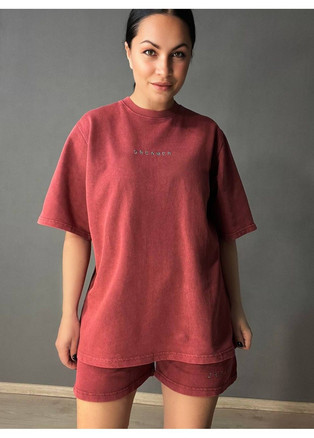 Костюм жіночий 25-02 варений тай-дай футболка та шорти з вишивкою бордовий Pepper&Mint (334098202)