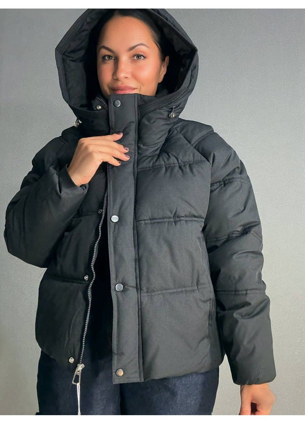 Чорна демісезонна куртка жіноча 8589 середня довжина з капюшоном чорна HAIZIYUAN