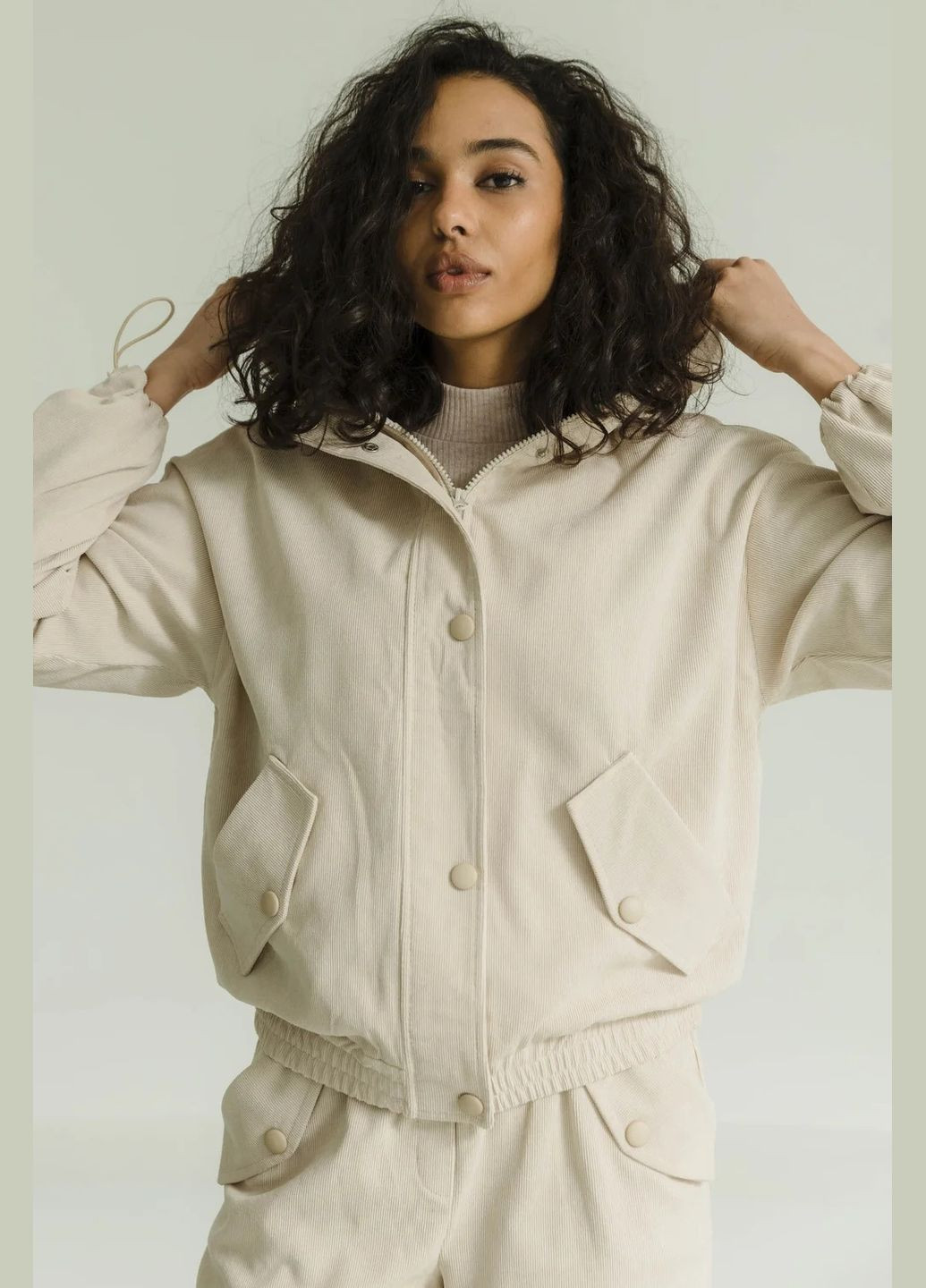 Бежевая демисезонная куртка Seventeen