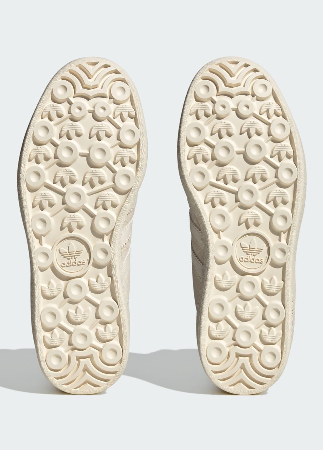 Білі всесезонні кросівки gazelle adidas