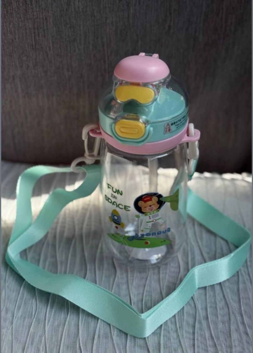 Детская бутылка для напитков HP-14-45GR с трубочкой и ремешком 550 мл Зеленый Yiwu (341302948)