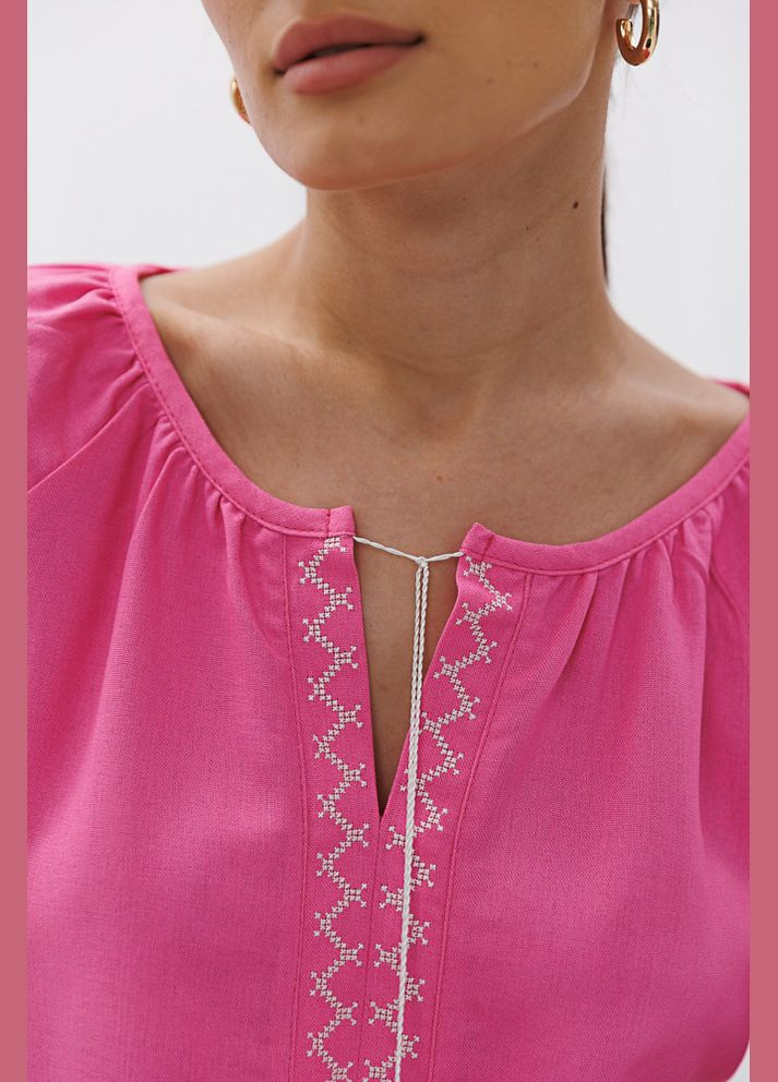 Рожева жіноча вишиванка з ластівками гладдю темно-оливкова Arjen льон (296470928)