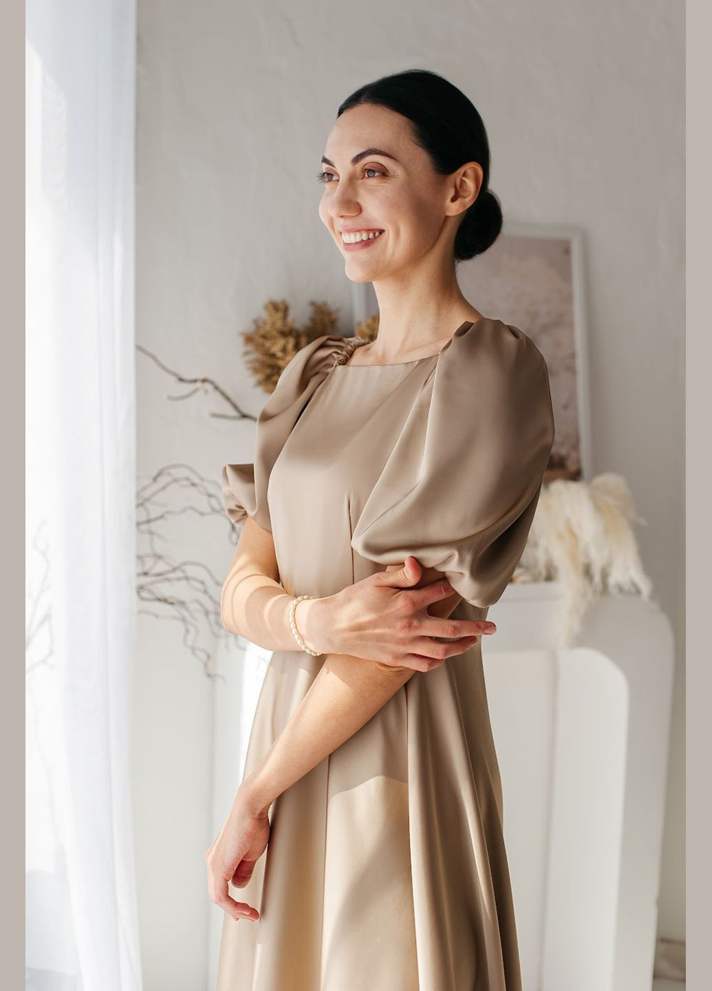 Коричнева жіноча сукня “caramel flow” з обʼємними рукавами Lana Bryk однотонна