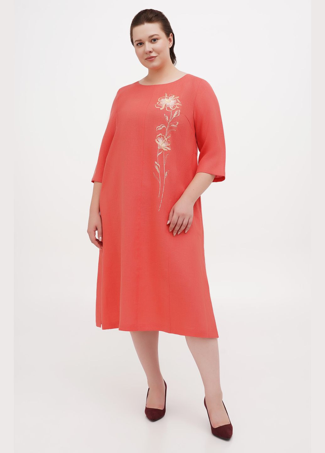 Червона вільна сукня великих розмірів з льону з вишитими квітами ольвія (plus size)., р., код 0357/58/998 ГАЛЕРЕЯ ЛЬОНУ