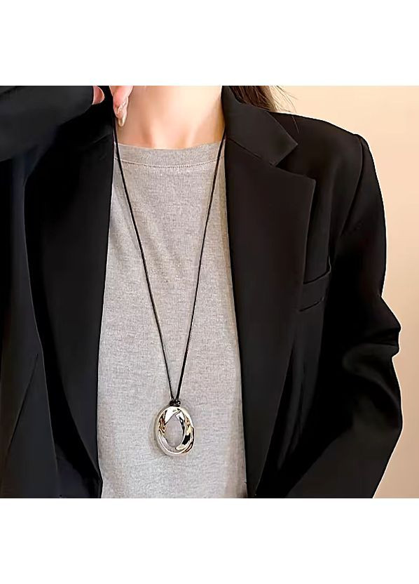 Стильное колье с акцентным кулоном No Brand (373273507)