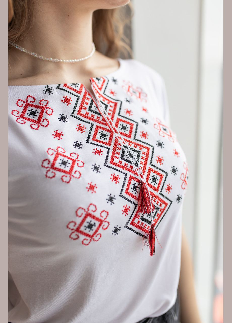 Вышитая женская футболка "Карпатский орнамент" MEREZHKA (288644965)
