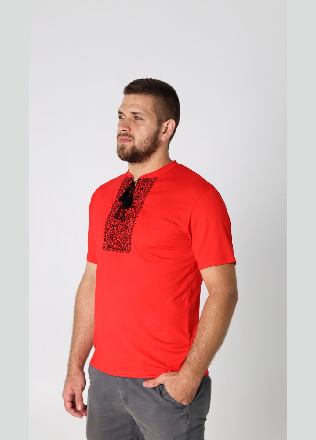 Красная футболка с вышивкой MOTYV