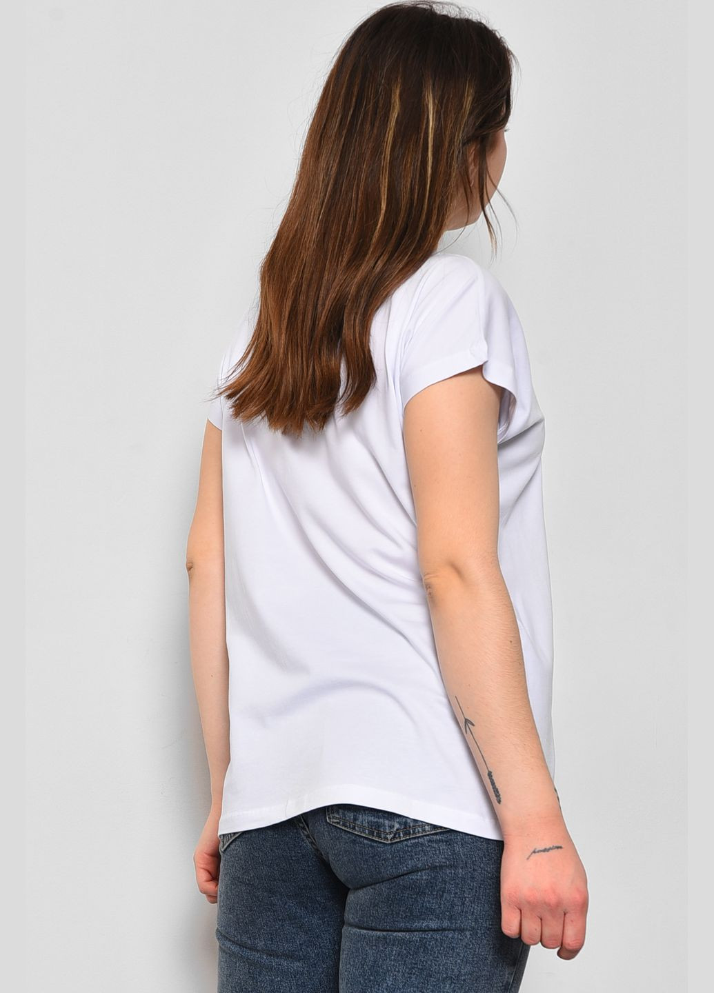 Белая летняя футболка женская полубатальная с рисунком белого цвета Let's Shop
