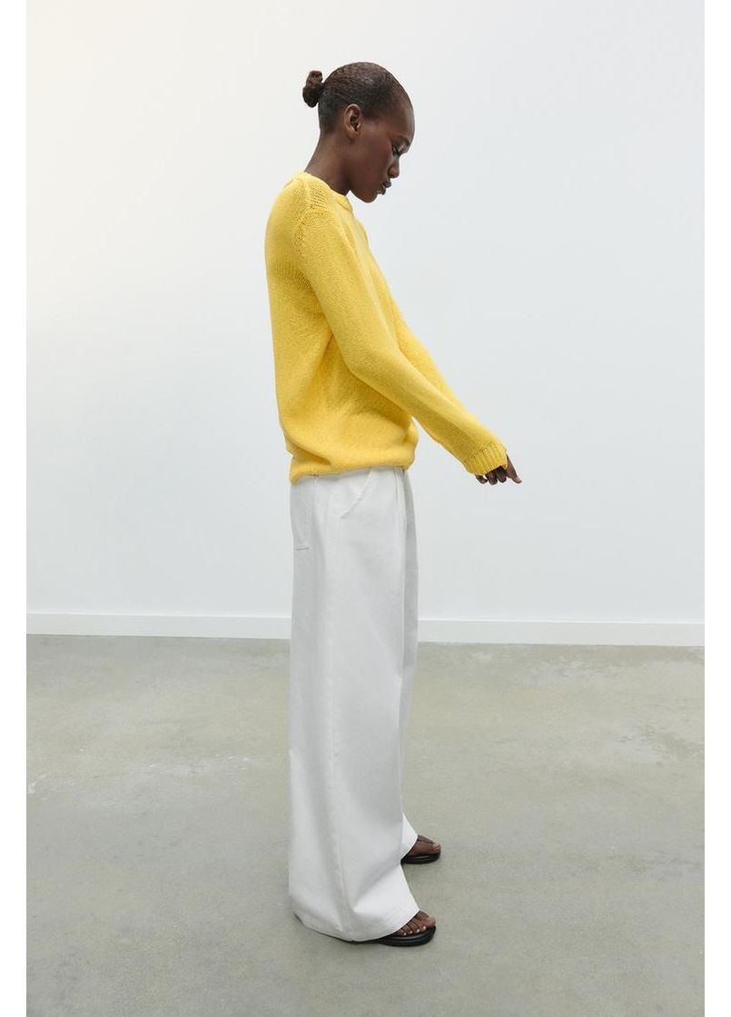 Желтый желтый свитер в стиле рустик Zara