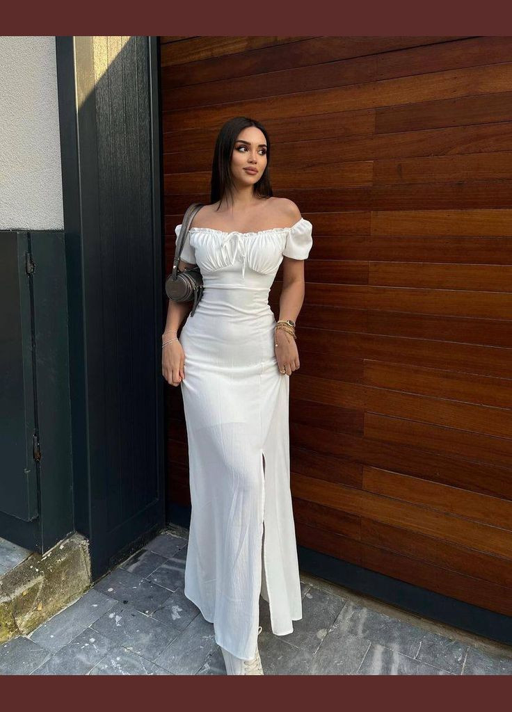 Молочное элегантное женское платье с разрезом No Brand