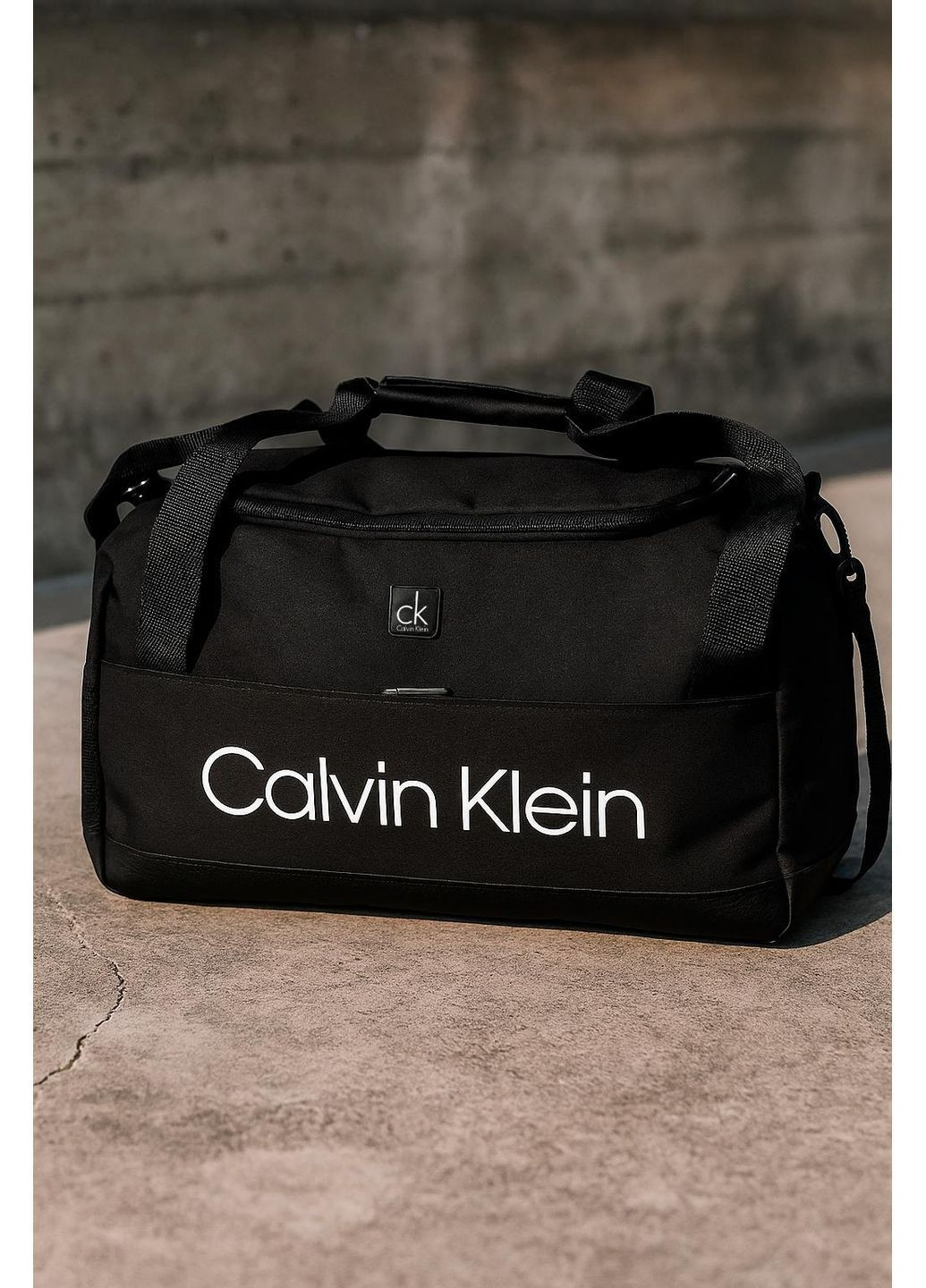 Об'ємна спортивна сумка стильна практична вологостійка для фітнесу тренувань містка зручна No Brand (369327965)