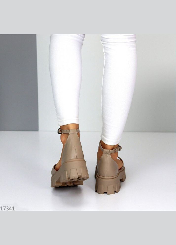 Бежевые бежевые кожаные женские босоножки на платформе Garti с ремешком на тракторной подошве