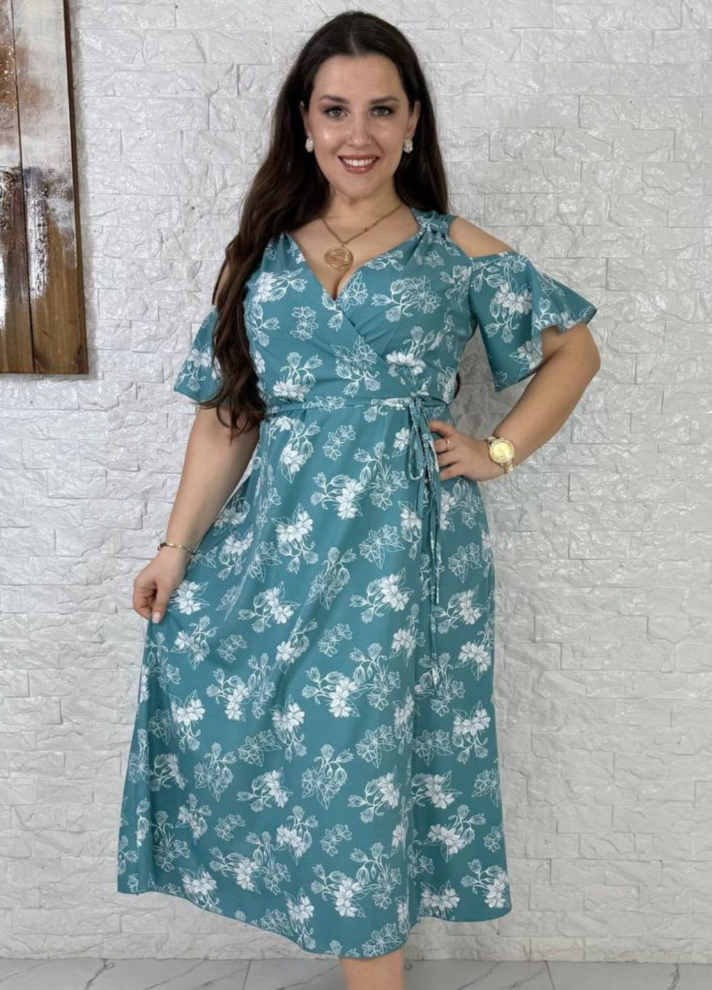 Фісташкова повсякденний вишукана легка літня міді сукня на запах з квітковим візерунком та короткими рукавами з вирізами на плечах на запах Tik-Tak з квітковим принтом